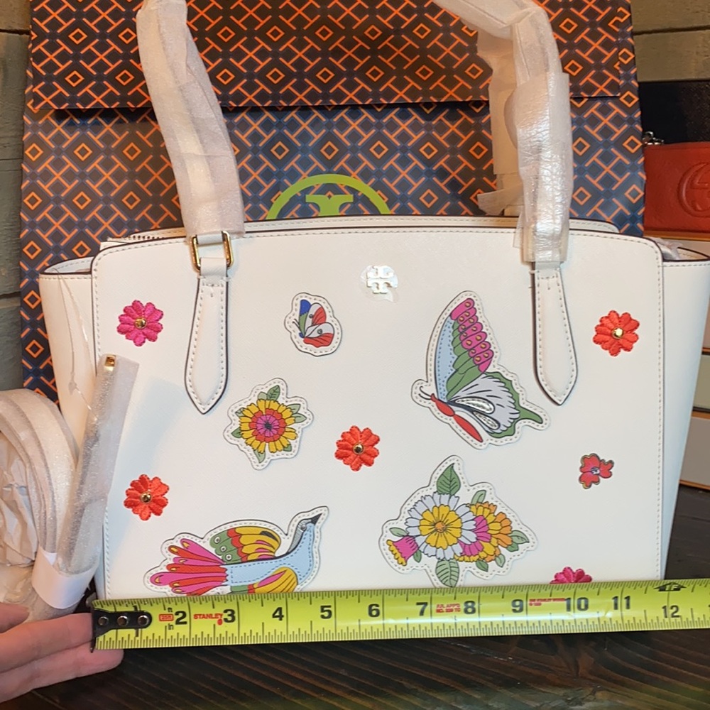 Tory Burch Emerson Crossbody Zip Tote - Picture 3 of 17